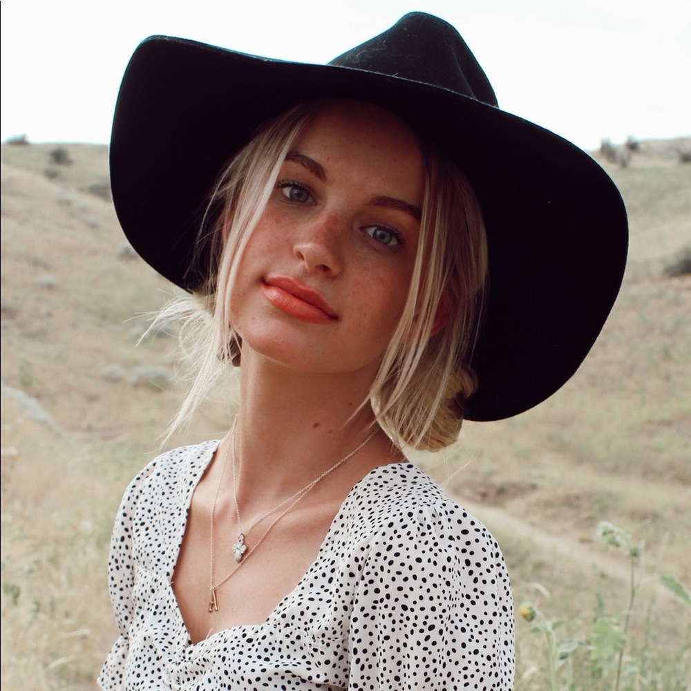 Meet your Posher, Lexi
